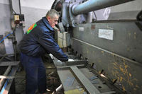 Рубка металла гильотиной